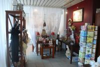 G & F Jewelleries Beelden