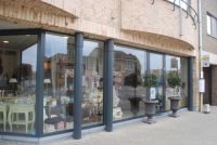 G & F Jewelleries Beelden