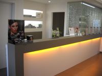 Instituut H&eacute;b&eacute;a Acn�behandeling