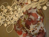Diverse juwelen en sjaals Diverse juwelen en sjaals