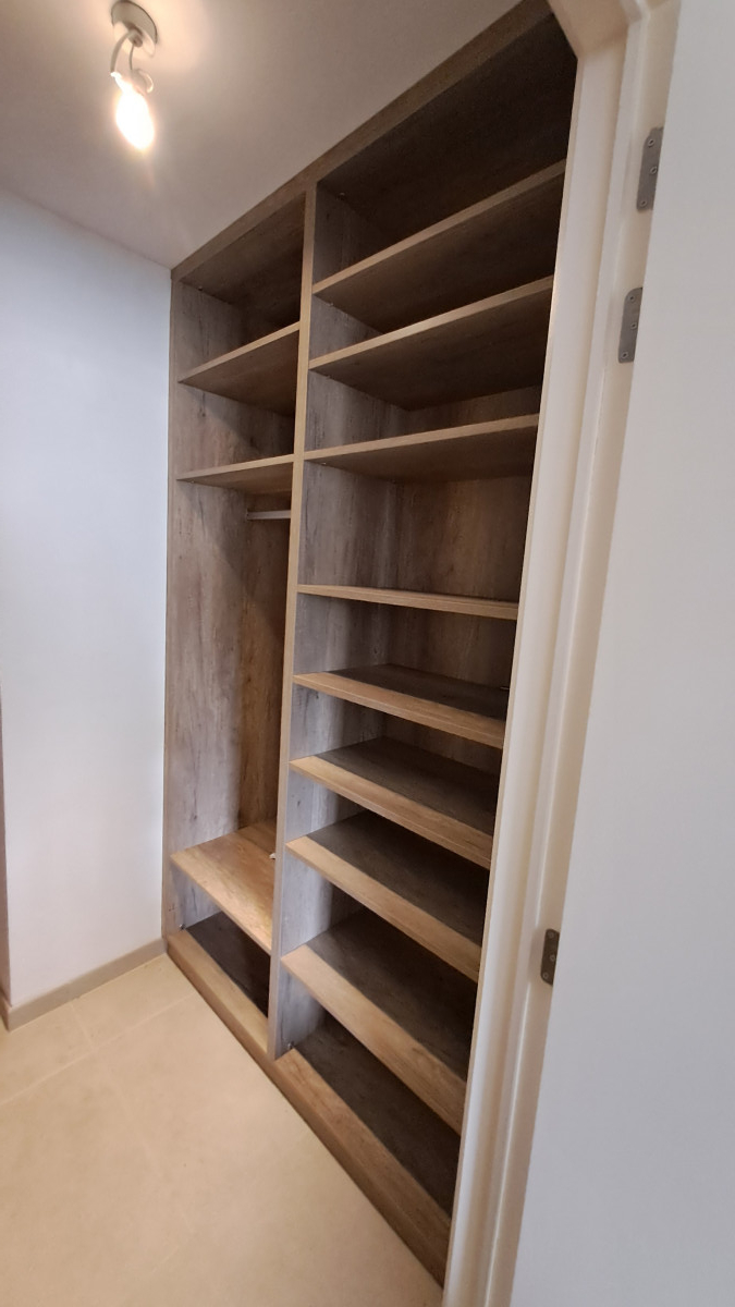 Schoen- en vestiaerekast